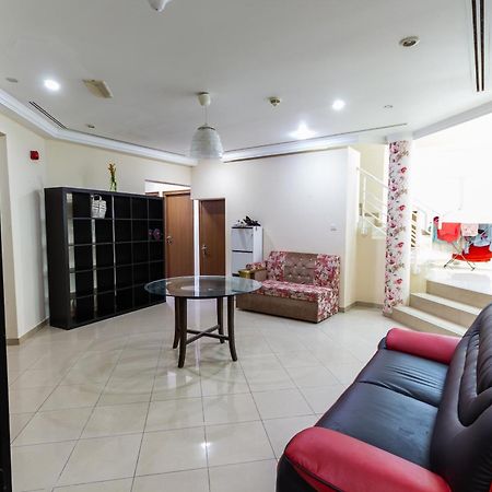 Budget Rooms With Private Bathroom For 'Girls' Only In Dubai, Marina Экстерьер фото