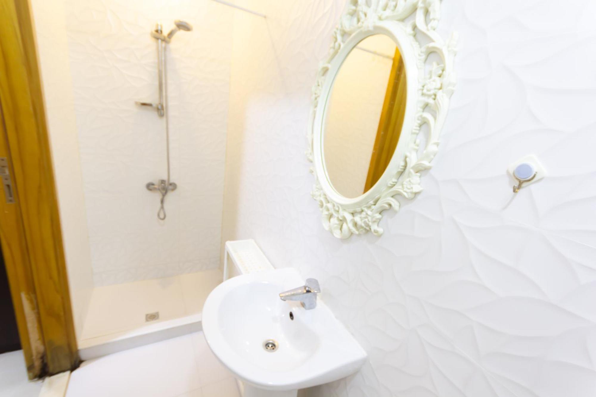 Budget Rooms With Private Bathroom For 'Girls' Only In Dubai, Marina Экстерьер фото