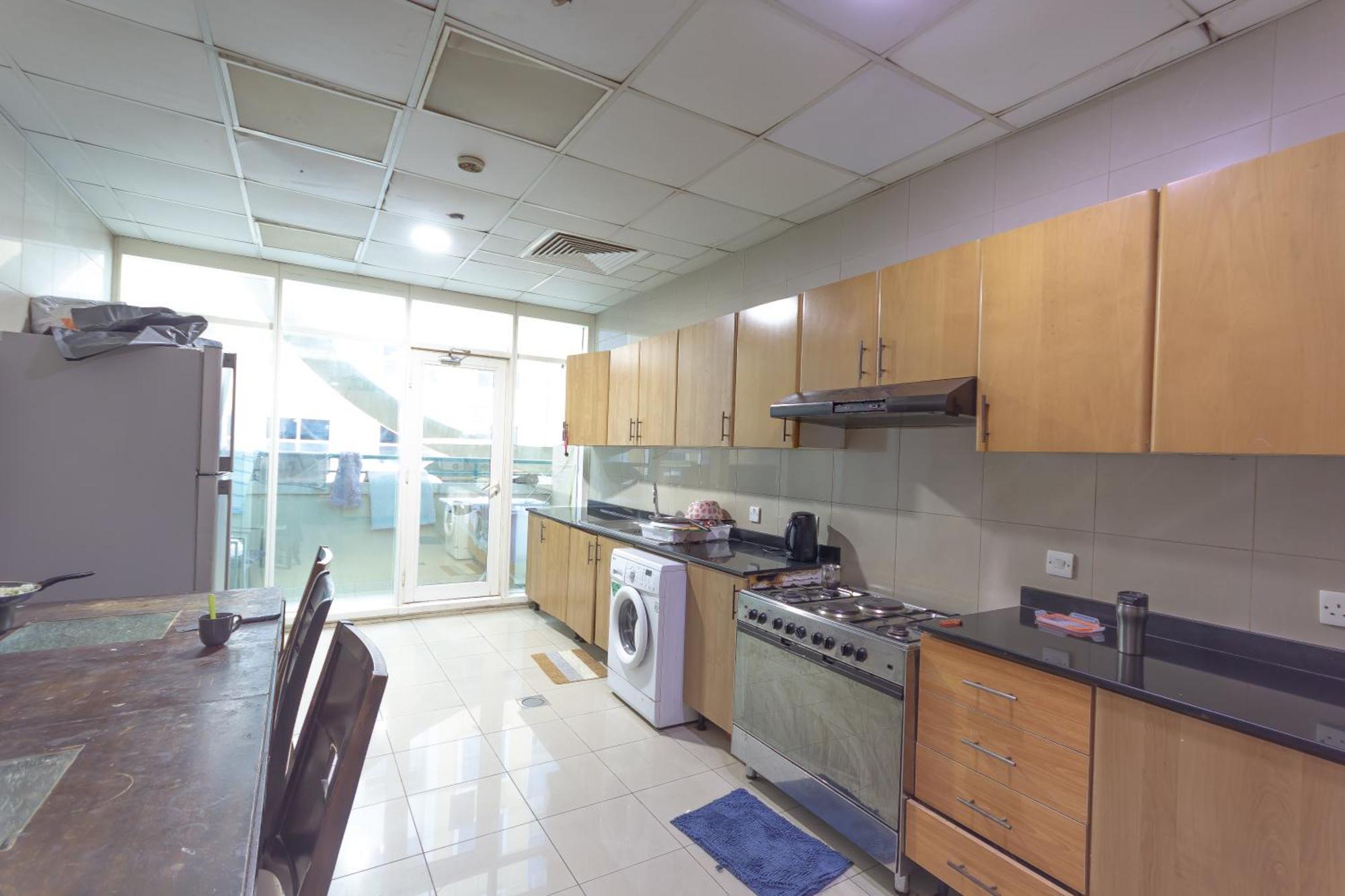Budget Rooms With Private Bathroom For 'Girls' Only In Dubai, Marina Экстерьер фото