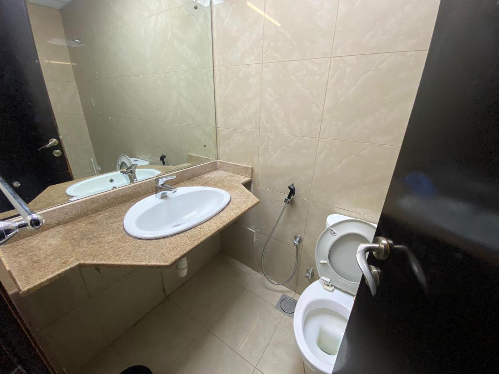 Budget Rooms With Private Bathroom For 'Girls' Only In Dubai, Marina Экстерьер фото