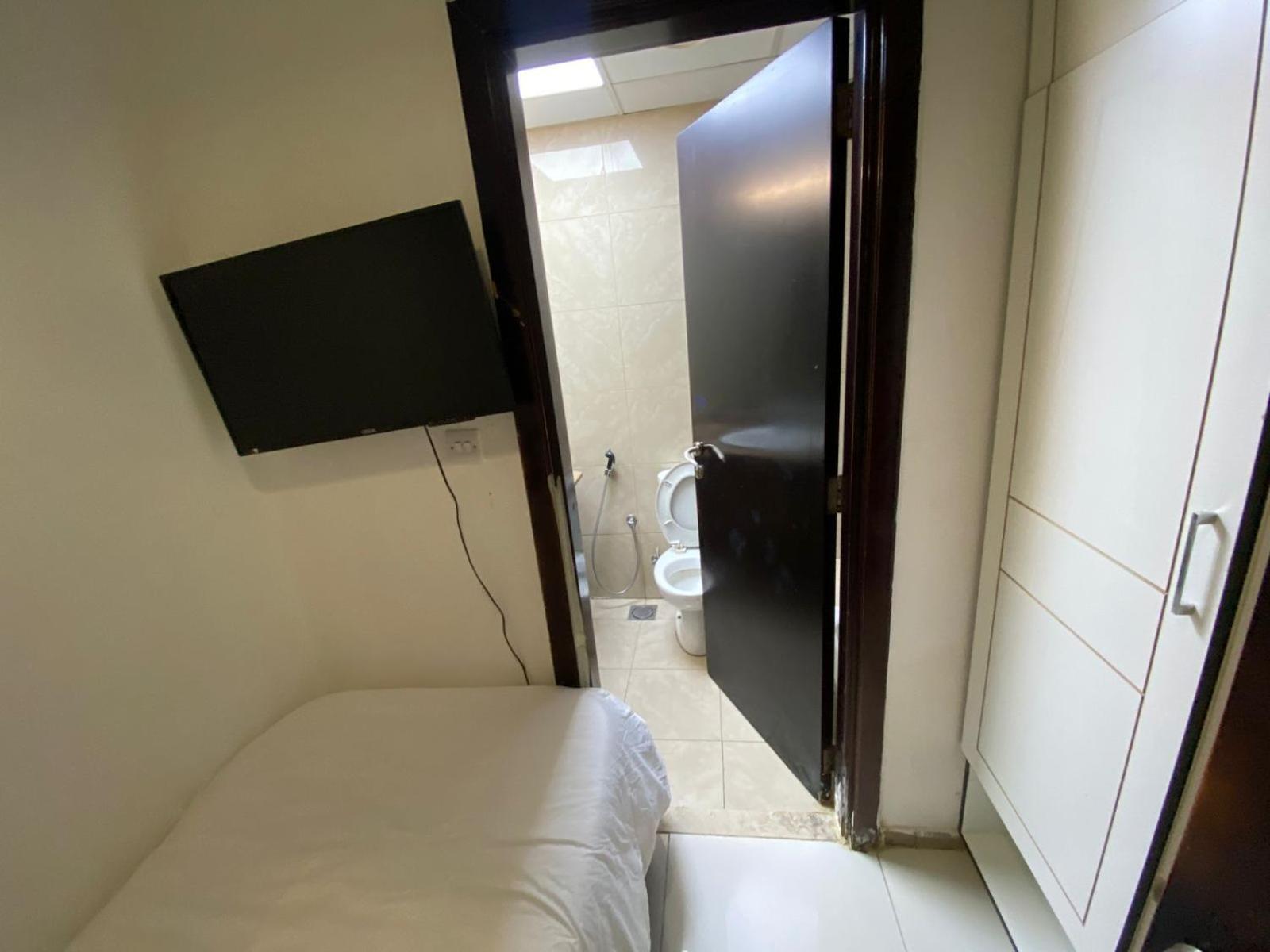 Budget Rooms With Private Bathroom For 'Girls' Only In Dubai, Marina Экстерьер фото