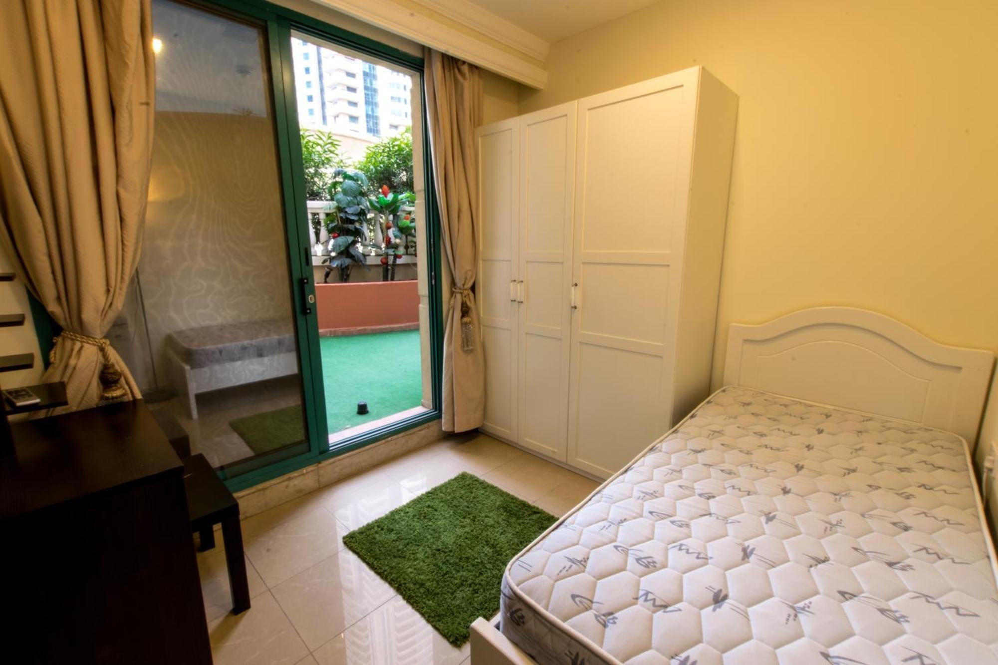 Budget Rooms With Private Bathroom For 'Girls' Only In Dubai, Marina Экстерьер фото