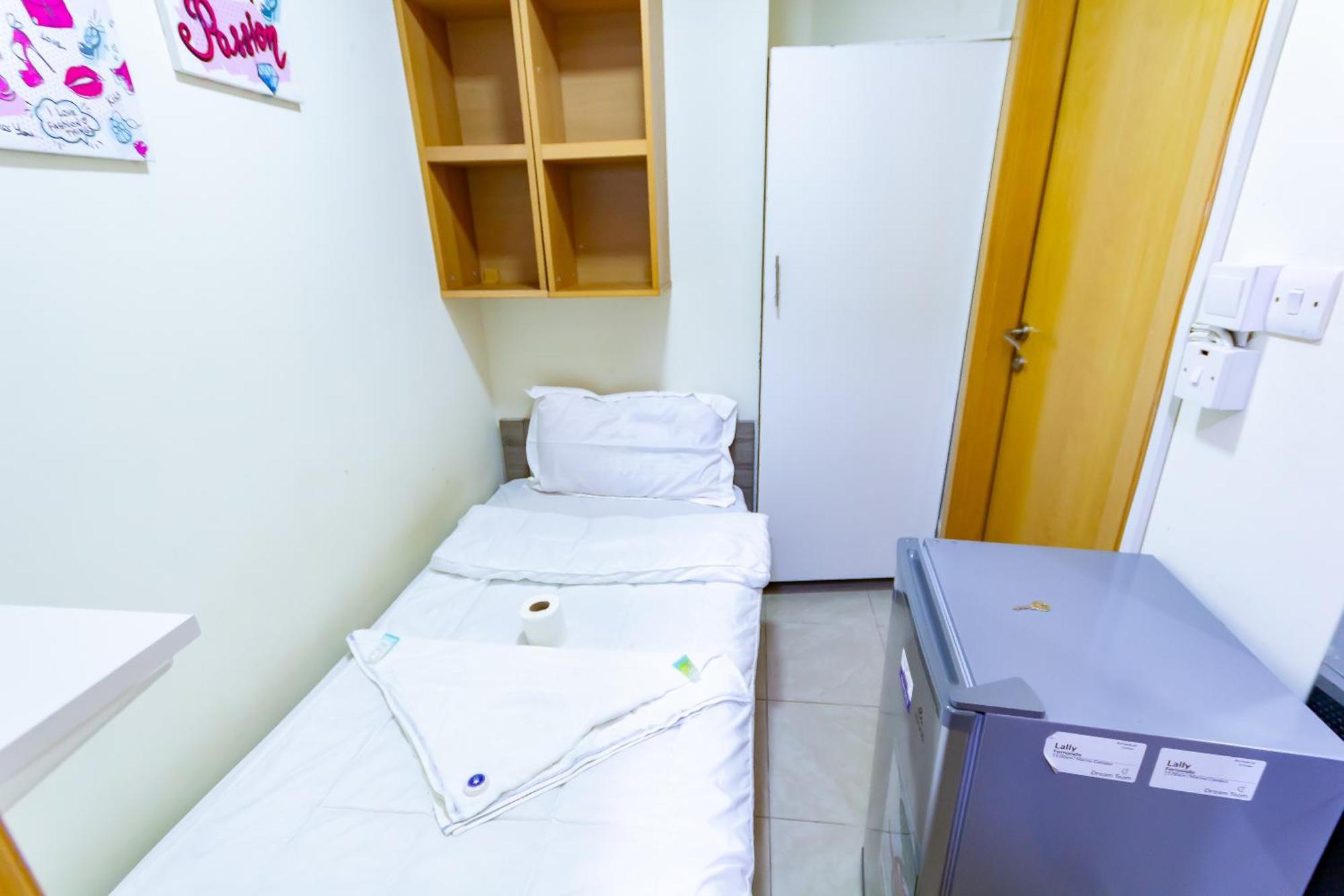 Budget Rooms With Private Bathroom For 'Girls' Only In Dubai, Marina Экстерьер фото