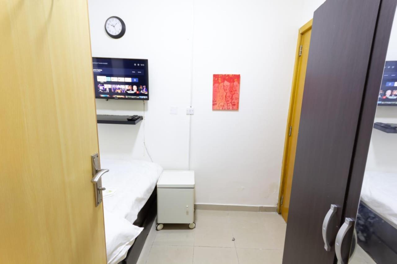 Budget Rooms With Private Bathroom For 'Girls' Only In Dubai, Marina Экстерьер фото