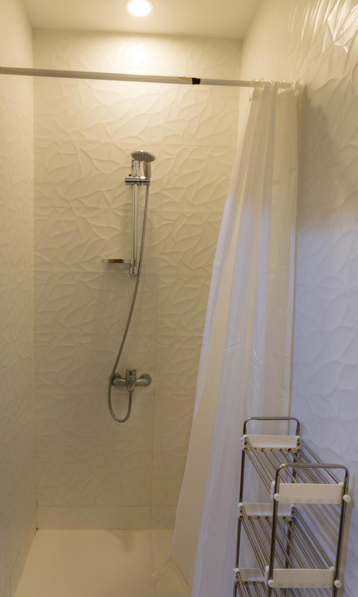 Budget Rooms With Private Bathroom For 'Girls' Only In Dubai, Marina Экстерьер фото