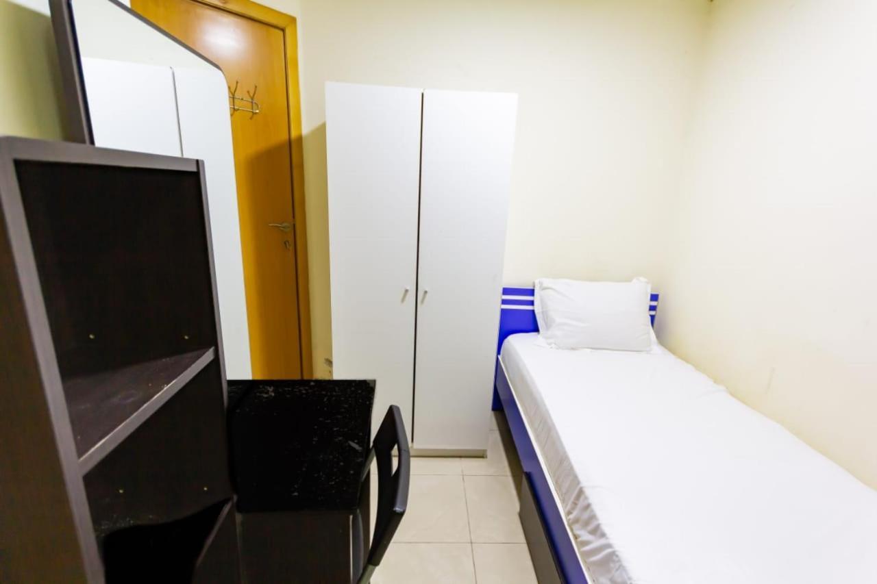 Budget Rooms With Private Bathroom For 'Girls' Only In Dubai, Marina Экстерьер фото