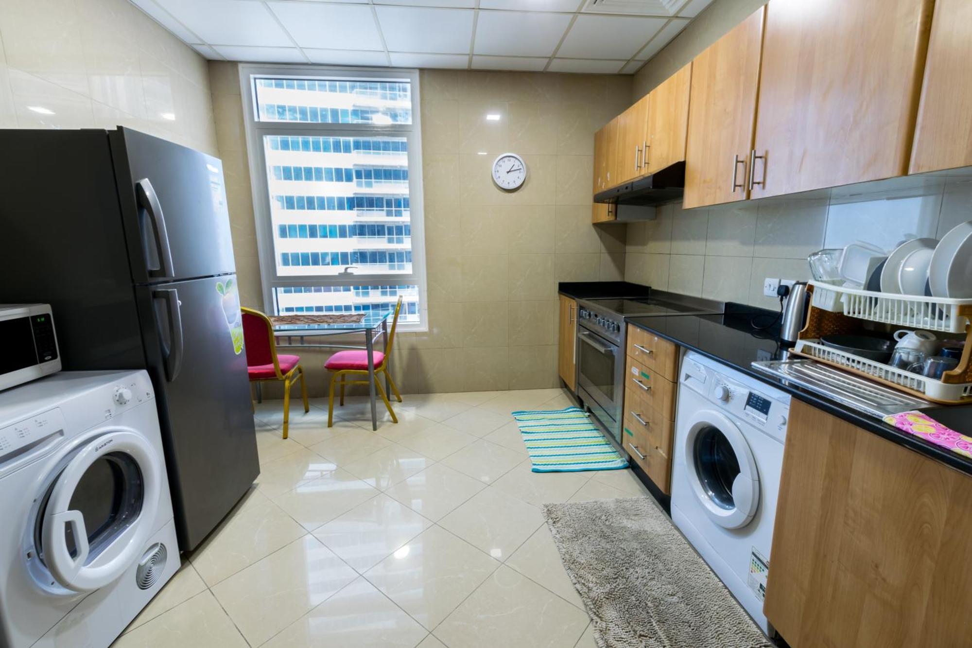 Budget Rooms With Private Bathroom For 'Girls' Only In Dubai, Marina Экстерьер фото